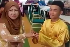 Xôn xao đám cưới giữa trai trẻ 18 tuổi và quý bà 42 tuổi