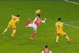 10 pha đánh gót ghi bàn đẹp mắt đẳng cấp nhất