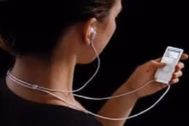 Đeo tai nghe nhét trong nguy hiểm như thế nào?