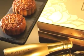 Trung Quốc rộ quà tặng bánh trung thu đắt khủng