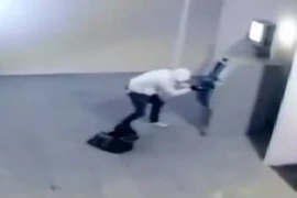 Trộm dùng thuốc nổ công phá máy ATM