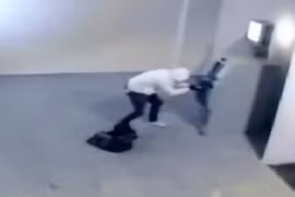 Trộm dùng thuốc nổ công phá máy ATM