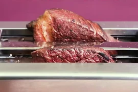 Video: Cách nướng miếng bít tết kỳ lạ nhất