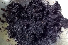 Đồng Tháp: Hãi hùng gạo giả đen như than 