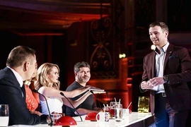 Thượng Đế cũng phải “bó tay” với anh chàng điển trai này