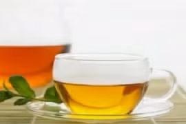 Những công dụng làm đẹp bất ngờ của nước trà xanh