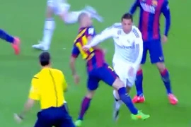 Những khoảnh khắc bỏ bóng đá người ở El Clasico