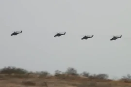 Xem trực thăng tấn công Nga hạ mục tiêu bằng tên lửa