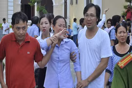 Tòa tuyên án tổng hơn 106 năm tù, kẻ cười người khóc