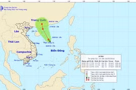 Áp thấp nhiệt đới trên Biển Đông, Hà Nội tiếp tục mưa lớn