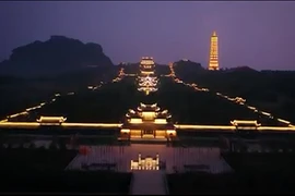 Đẹp tuyệt mỹ toàn cảnh chùa Bái Đính về đêm