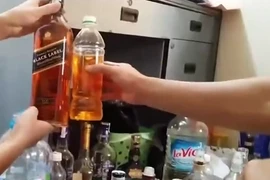 Thủ đoạn làm rượu ngoại giả tinh vi người sành rượu cũng bị qua mặt