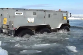  Xem “Quái vật lưỡng cư” của Nga vượt tuyết, băng biển thần sầu