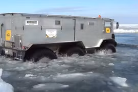  Xem “Quái vật lưỡng cư” của Nga vượt tuyết, băng biển thần sầu