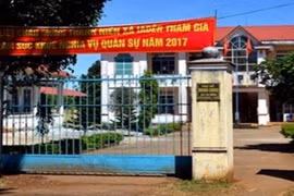 Cách chức 2 chủ tịch UBND xã quan hệ bất chính