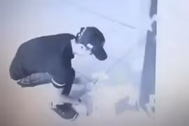 Cây ATM phun tiền xối xả, chàng trai mừng như trúng độc đắc