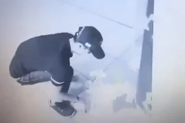 Cây ATM phun tiền xối xả, chàng trai mừng như trúng độc đắc