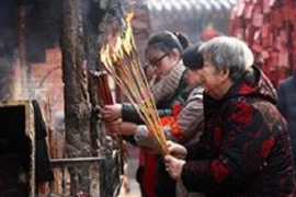 Đầu năm đi lễ chùa thế nào cho đúng?