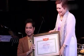 Lùm xùm việc cấp bằng khen cho ca sỹ Ngọc Sơn