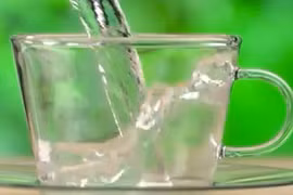 8 lợi ích không thể ngờ từ việc uống nước ấm