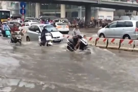 Clip hướng dẫn lái xe qua chỗ ngập nước an toàn