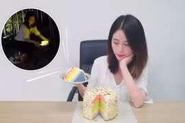 Thánh nữ công sở làm bánh 7 màu bằng cách không tưởng