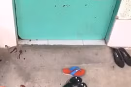 Thiếu nữ bị bạn trai truy sát gào khóc trong phòng trọ