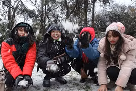 Clip: Mưa tuyết dày đặc trên đỉnh Ô Quy Hồ