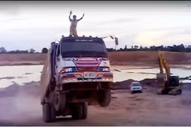 Những pha biểu diễn bốc đầu xe siêu đẳng cấp