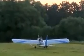 Tự chế máy bay đi làm để tiết kiệm 5 phút