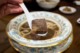 Quy trình chế biến món mì bò đắt nhất thế giới