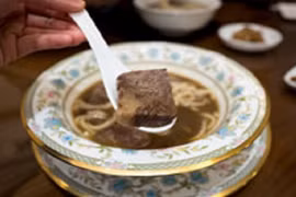 Quy trình chế biến món mì bò đắt nhất thế giới