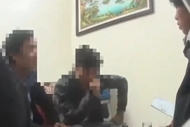 Những chiêu thức đòi phí “bôi trơn” khi làm sổ đỏ