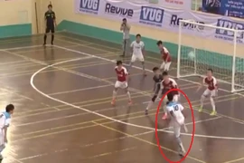 Khó tin cầu thủ Việt khiến thế giới bóng đá nể phục