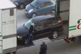 Cách vận chuyển ô tô bá đạo chưa từng thấy