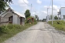 Bị phạt vì sửa đường xấu thành đường đẹp