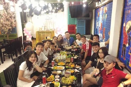 Tiến Dũng, Quang Hải, Đức Chinh tụ tập ăn uống sau lễ vinh danh