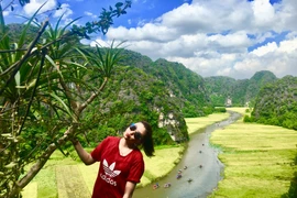 Chẳng phải lên Tây Bắc, giới trẻ săn lúa chín cực đẹp tại đồng bằng