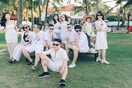 Bộ ảnh “công ty người ta” đi du lịch khiến dân mạng ghen tỵ