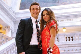 Teen Mỹ bị chỉ trích khi diện sườn xám đi vũ hội