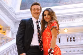 Teen Mỹ bị chỉ trích khi diện sườn xám đi vũ hội