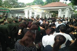 Cảm động hình ảnh nhân dân xếp hàng viếng Chủ tịch nước