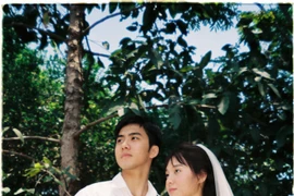 Ngây ngất với bộ ảnh cưới “chất như phim Hong kong” của cặp đôi 9X