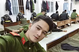 Chàng cảnh sát cơ động cao 1,8 m muốn kết nhiều bạn trên mạng xã hội