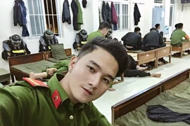 Chàng cảnh sát cơ động cao 1,8 m muốn kết nhiều bạn trên mạng xã hội