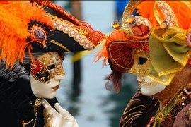 Hàng nghìn du khách kéo tới tham dự những lễ hội độc đáo nhất hành tinh