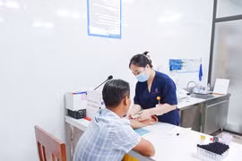 Nam bệnh nhân 77 tuổi bị tắc ruột do giun