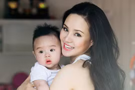 Ca sĩ Vy Oanh khoe con trai kháu khỉnh cực đáng yêu