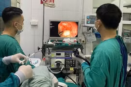 Cắt bỏ khối u cơ thực quản đường miệng không cần phẫu thuật