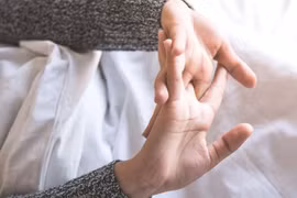 Những thói quen xấu gây hại cho xương khớp